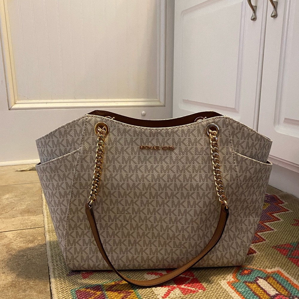 MK Jet Set Travel Large Logo Shoulder Bag